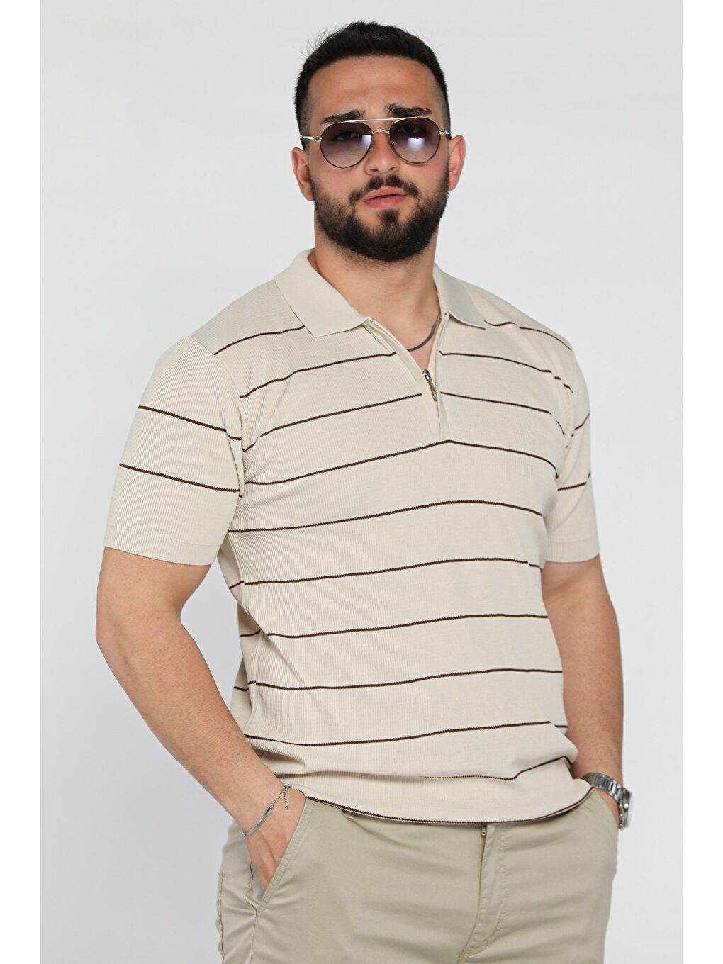 Bej Erkek Polo Yaka Yarım Fermuarlı Çizgi Desenli Triko Tişört