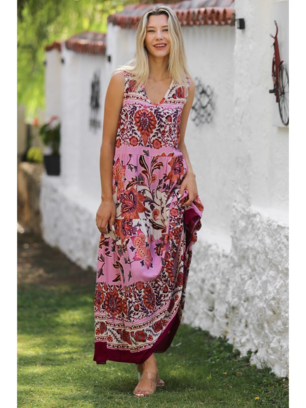 Bordo-Bej V Yaka Kolsuz Eteği Fırfırlı Allover Baskılı Dokuma Casual Elbise-4