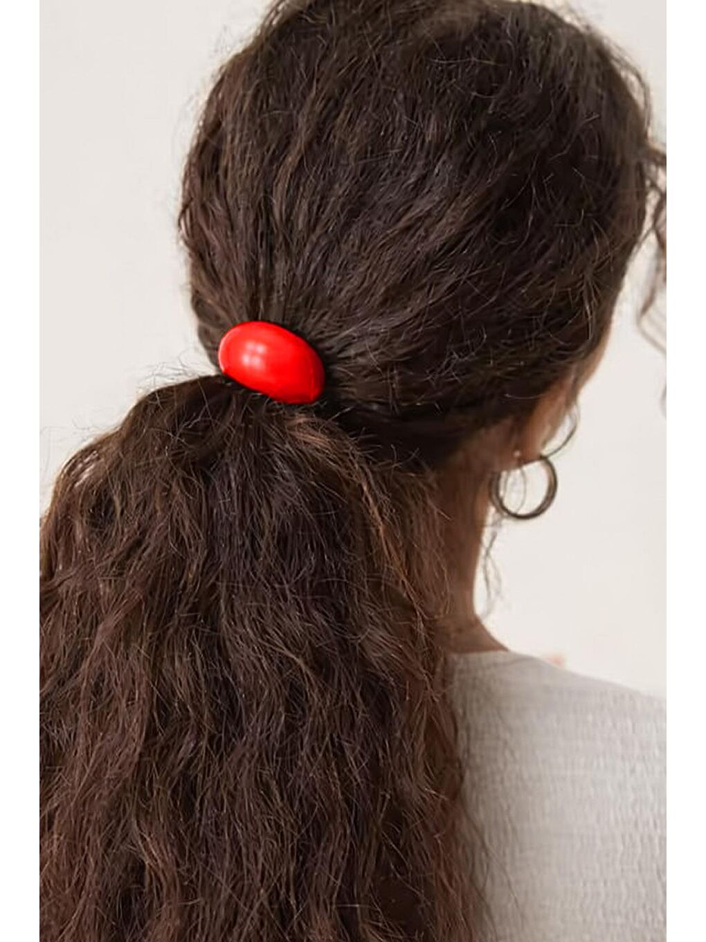Kırmızı Akrilik Lastikli At Kuyruğu Tokası-1