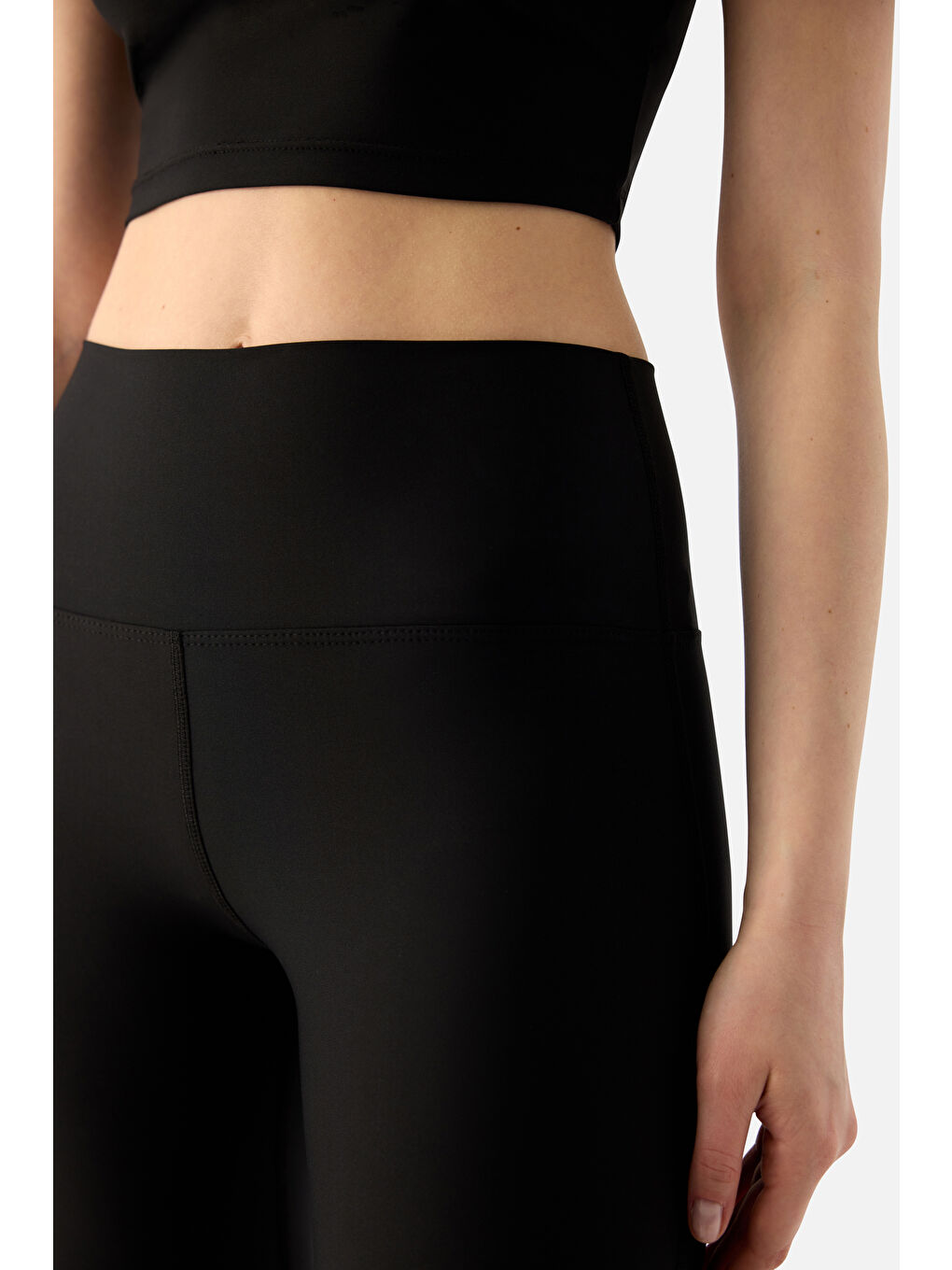 Melina Yüksek Bel İspanyol Paça Siyah Spor Tayt-3