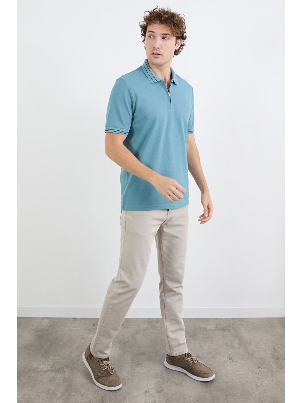 Mavi Çizgili Yarım Fermuarlı Polo Yaka Tişört-1