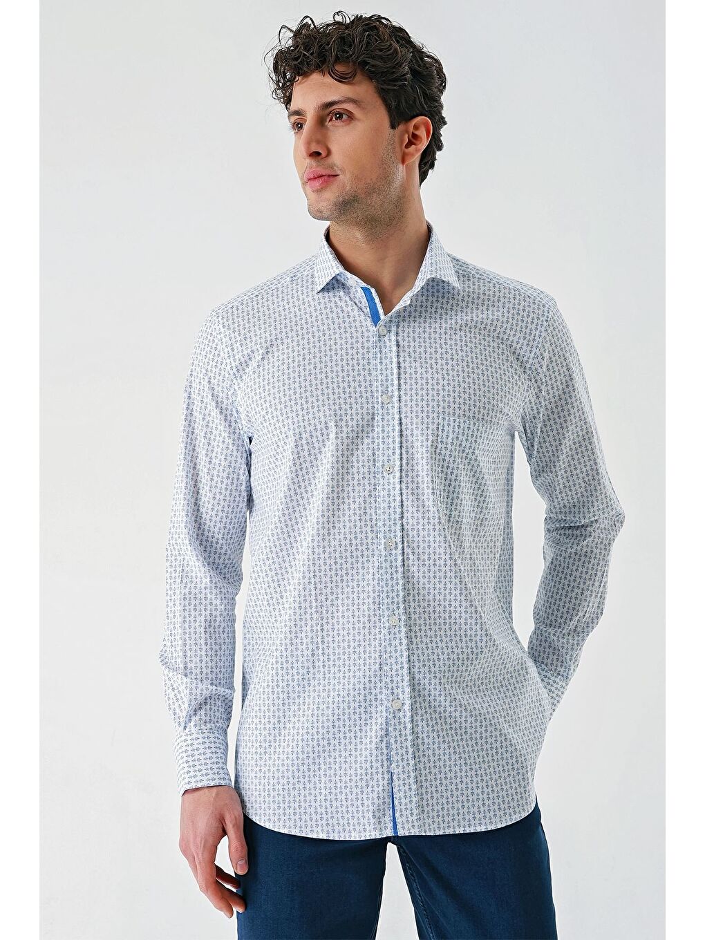 Koyu Mavi Uzun Kollu Baskılı İtalyan Yaka Cepli Pamuklu Elastanlı Comfort Fit Gömlek 1004240160-2