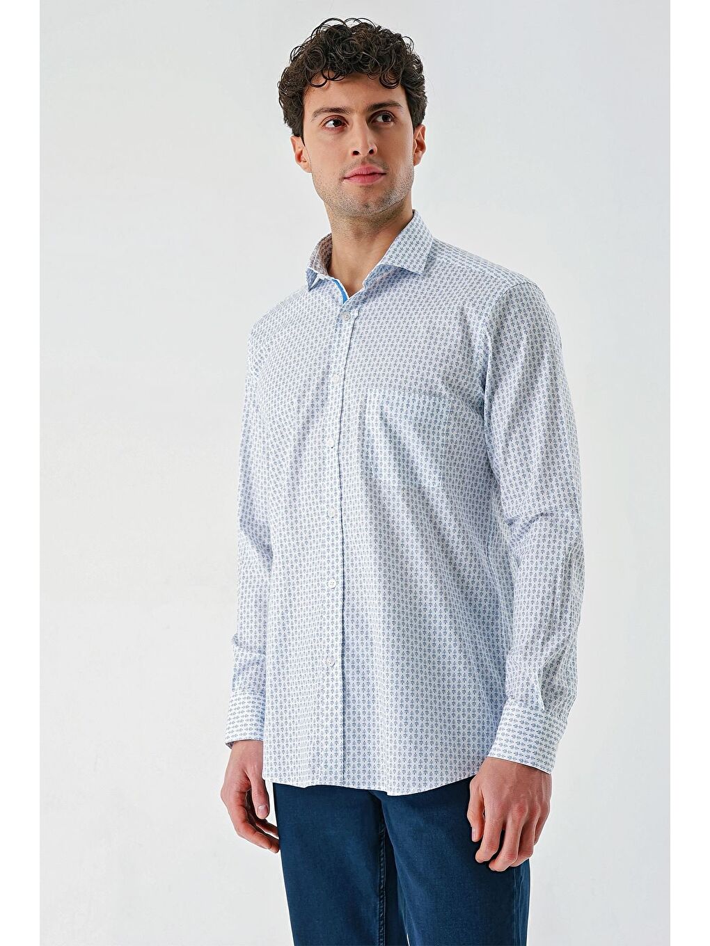 Koyu Mavi Uzun Kollu Baskılı İtalyan Yaka Cepli Pamuklu Elastanlı Comfort Fit Gömlek 1004240160-3