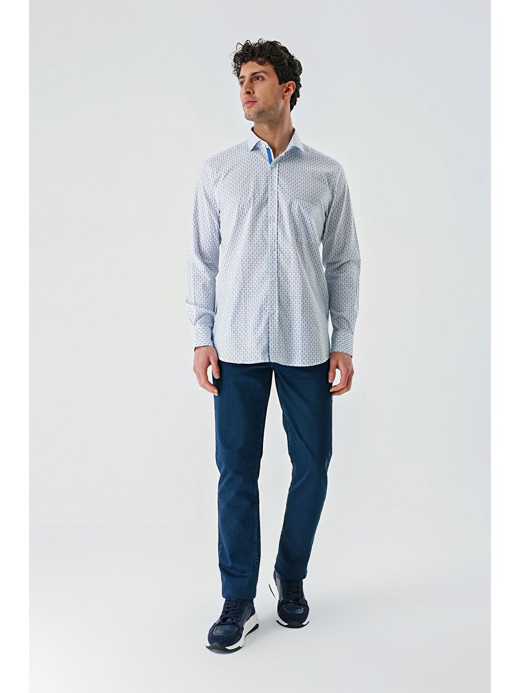 Koyu Mavi Uzun Kollu Baskılı İtalyan Yaka Cepli Pamuklu Elastanlı Comfort Fit Gömlek 1004240160-4