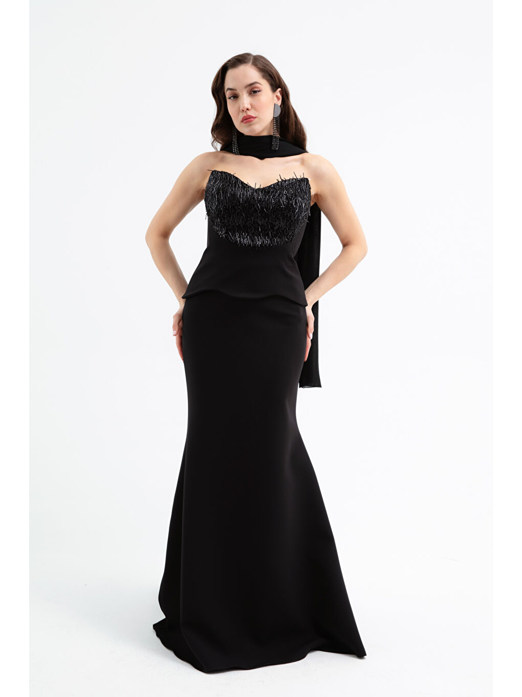 Kadın Siyah Şal Detaylı Boncuklu Uzun Abiye Elbise-1