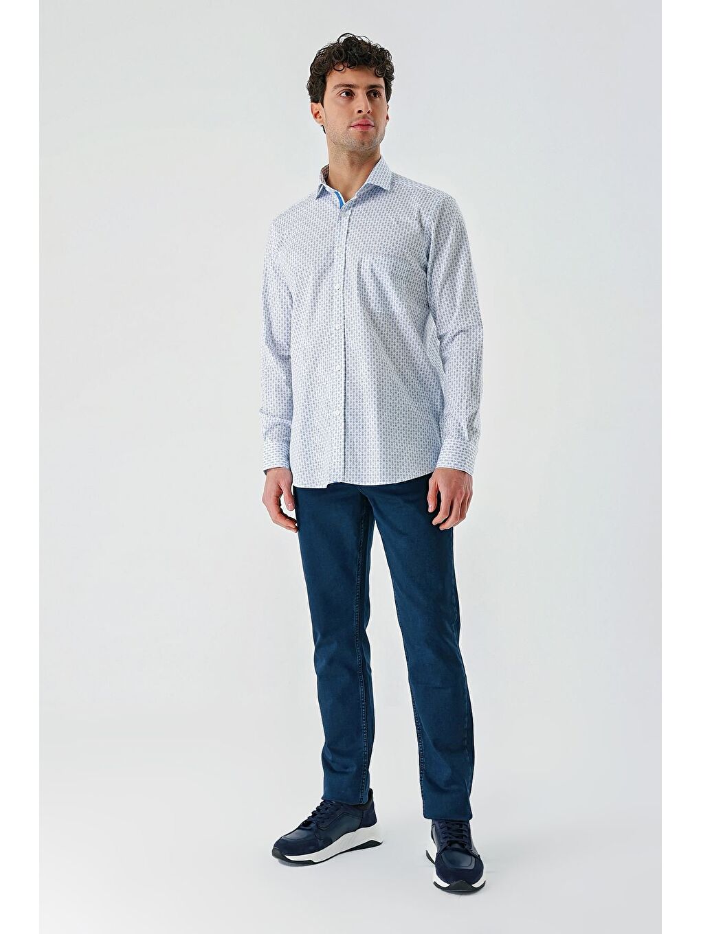 Koyu Mavi Uzun Kollu Baskılı İtalyan Yaka Cepli Pamuklu Elastanlı Comfort Fit Gömlek 1004240160-5