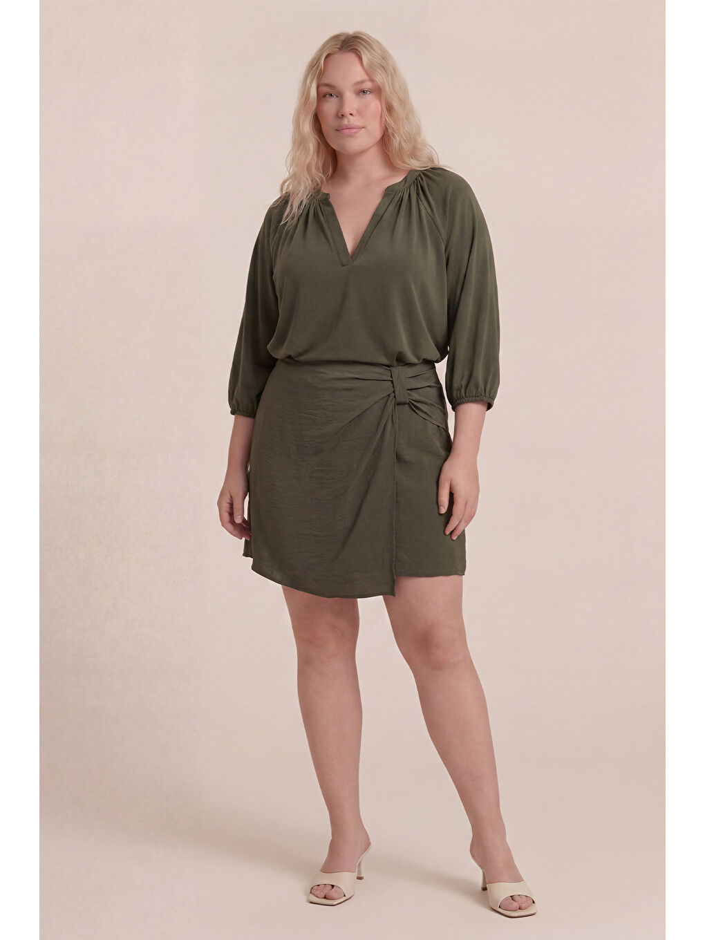 Haki V Yaka Büzgü Detaylı Örme Bluz-2