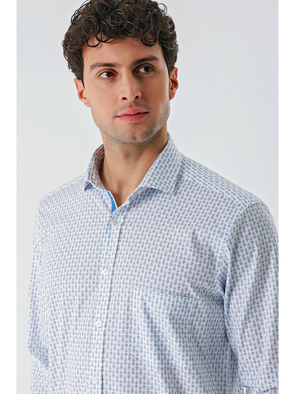 Koyu Mavi Uzun Kollu Baskılı İtalyan Yaka Cepli Pamuklu Elastanlı Comfort Fit Gömlek 1004240160-6