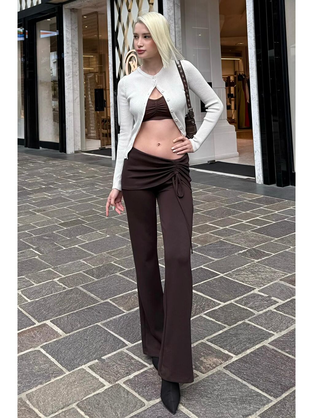 Kahverengi Modal Yumuşak Büzgü Bağcık Detaylı Flare Kadın Pantolon Mg2562-2