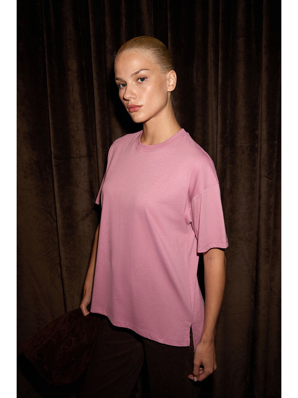 Pembe Jemmy Kadın %100 Organik Pamuk Relaxed Fit Yırtmaçlı Yuvarlak Yakalı GÜLKURUSU T-Shirt-1