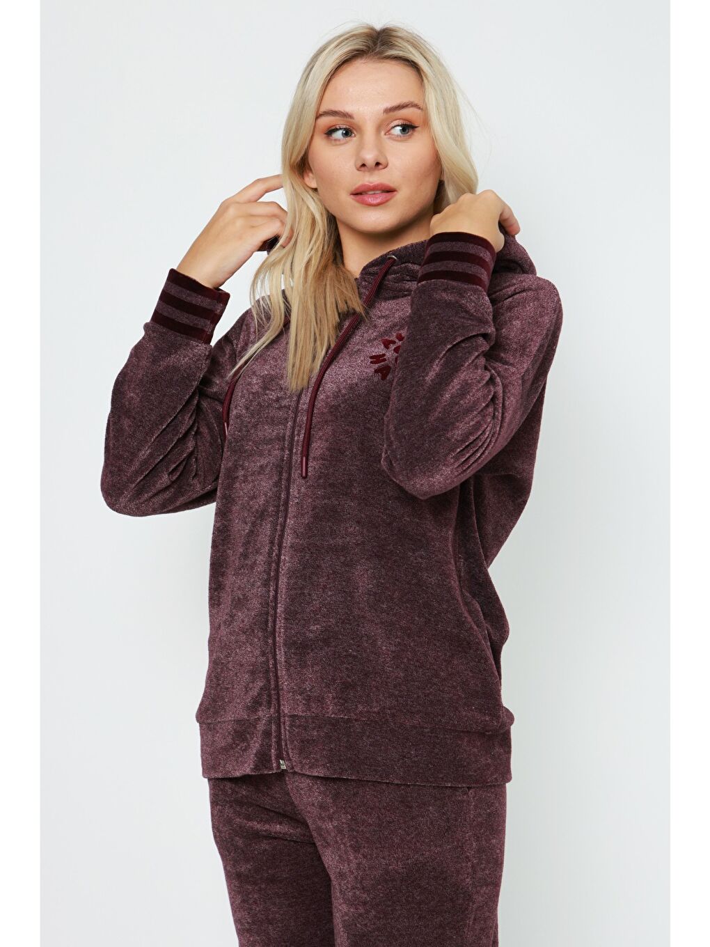 Kapüşonlu Bordo Nakış Detaylı Fermuarlı Uzun Kollu Pamuklu Kadife Kadın Alt-Üst Eşofman takımın-2