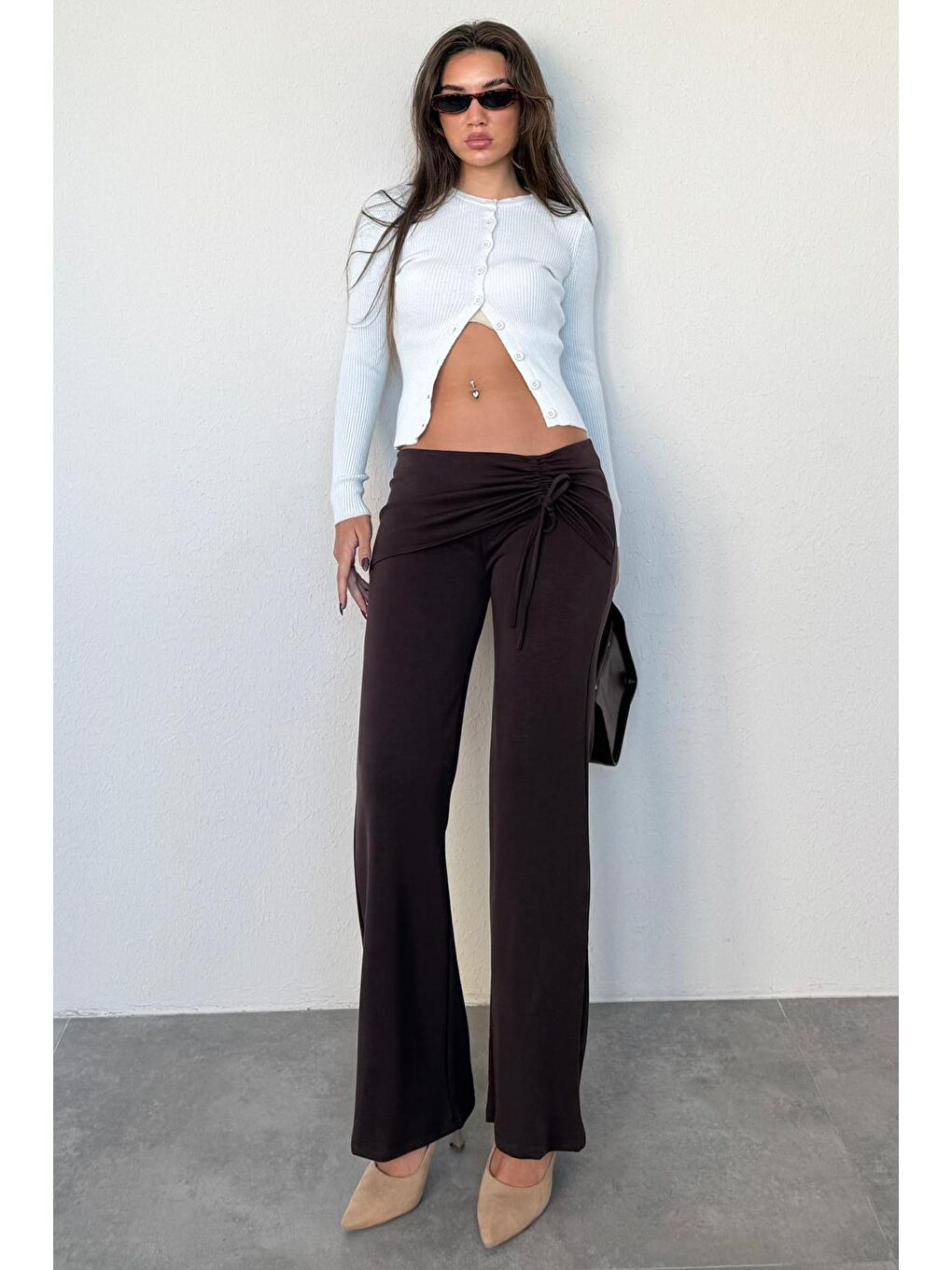 Kahverengi Modal Yumuşak Büzgü Bağcık Detaylı Flare Kadın Pantolon Mg2562-5
