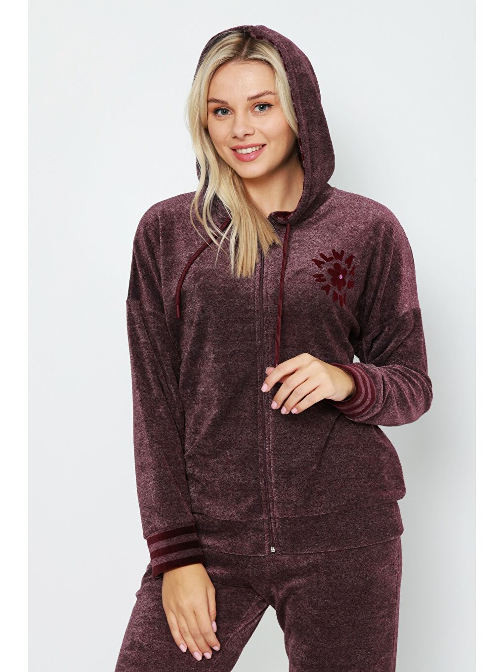 Kapüşonlu Bordo Nakış Detaylı Fermuarlı Uzun Kollu Pamuklu Kadife Kadın Alt-Üst Eşofman takımın-3
