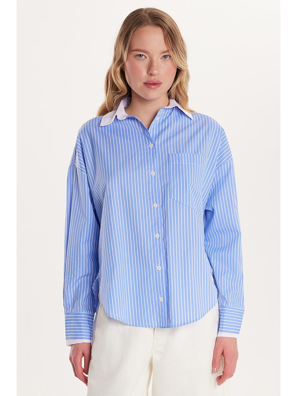 Kadın Relax Fit Rahat Kesim Cepli Çizgili Mavi Gömlek