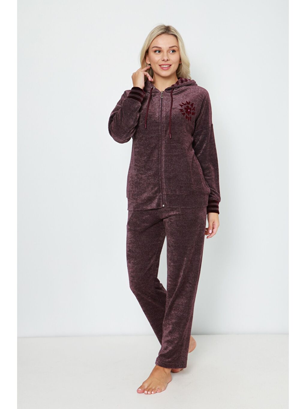 Kapüşonlu Bordo Nakış Detaylı Fermuarlı Uzun Kollu Pamuklu Kadife Kadın Alt-Üst Eşofman takımın-5