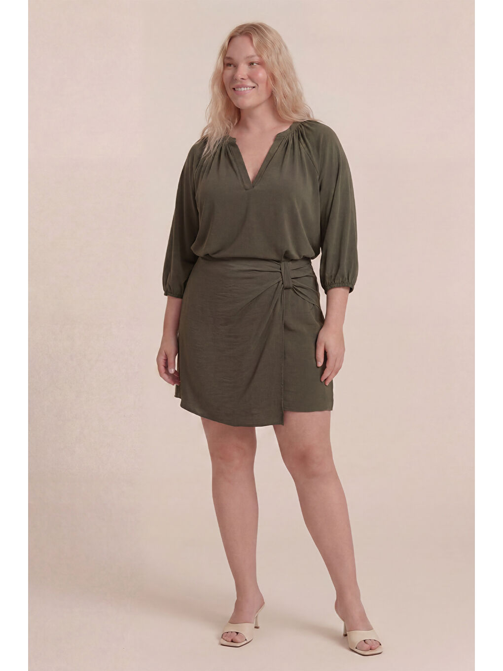 Haki V Yaka Büzgü Detaylı Örme Bluz-5