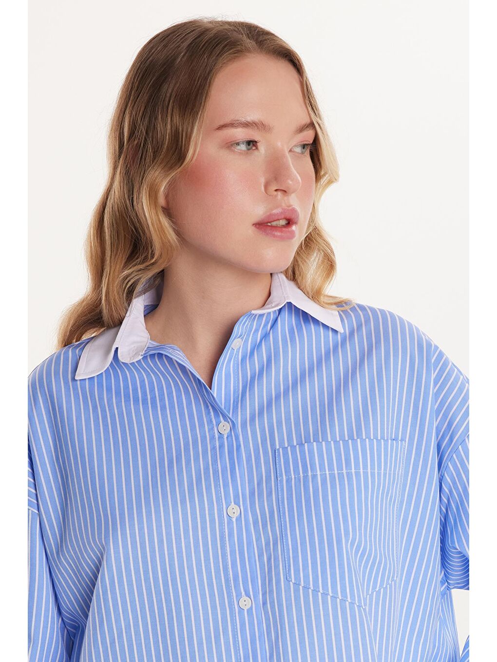 Kadın Relax Fit Rahat Kesim Cepli Çizgili Mavi Gömlek-1