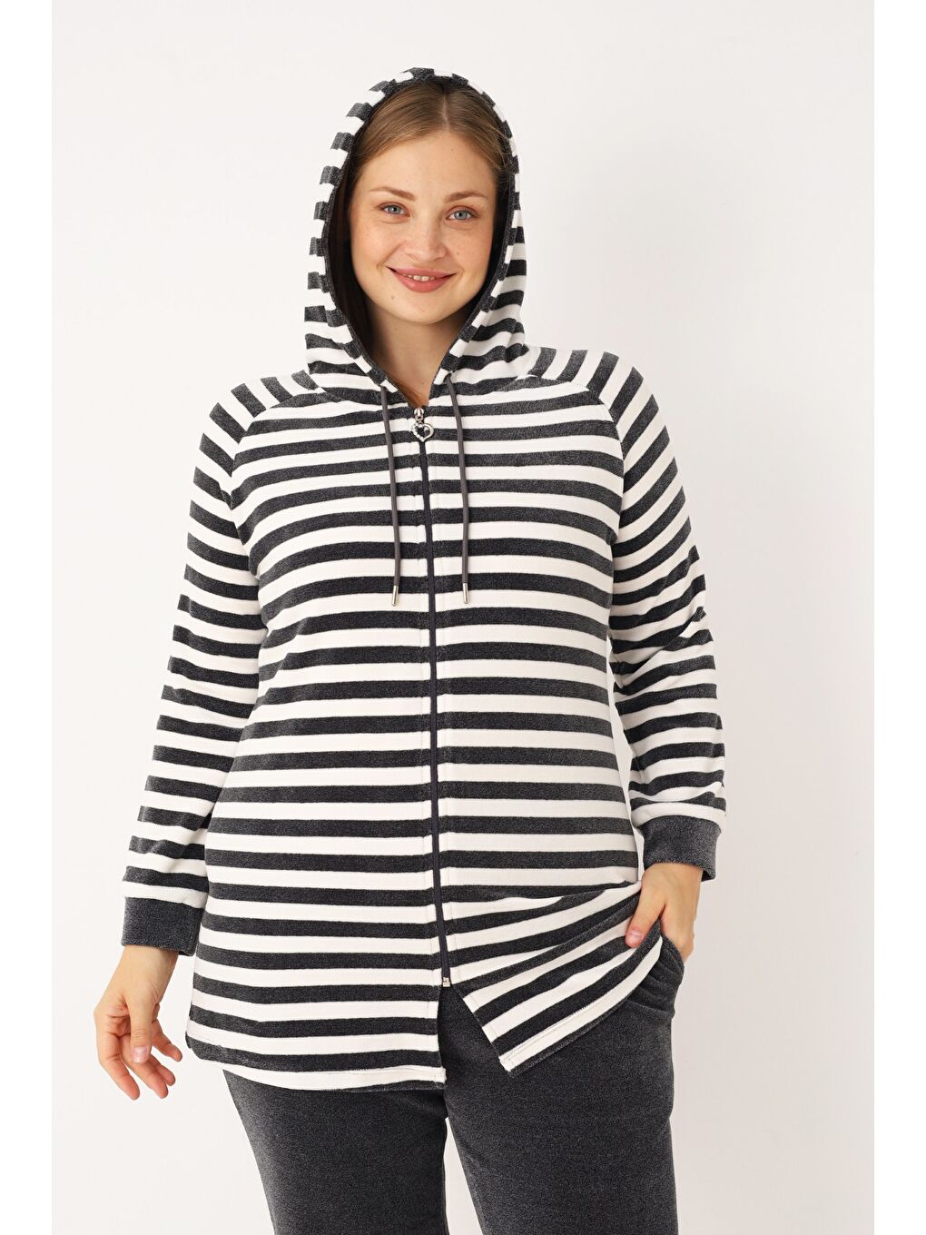 Beyaz Çizgili Kapüşonlu Fermuarlı Cepli Uzun Kollu Alt-Üst Eşofman Takımı-2