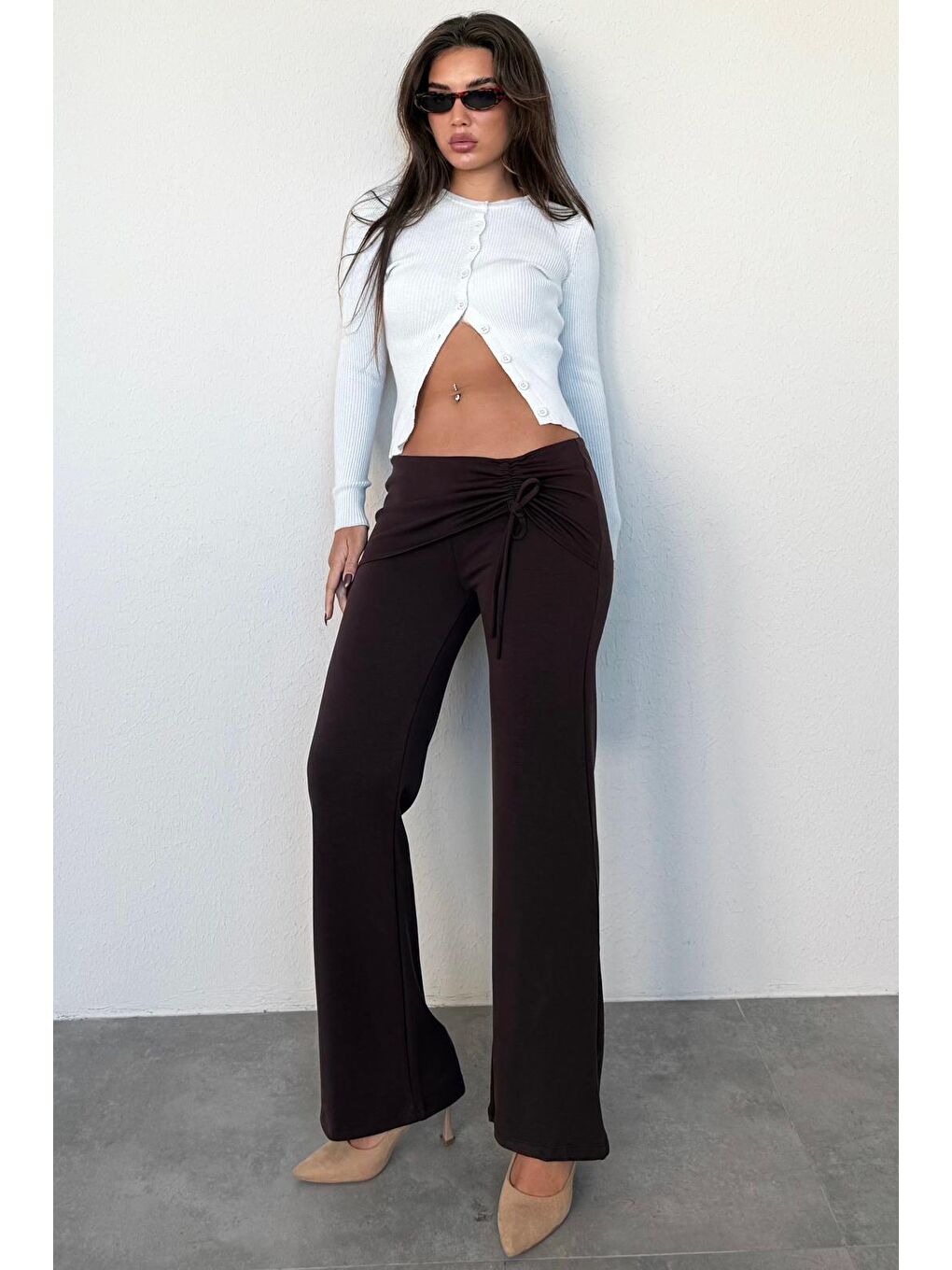 Kahverengi Modal Yumuşak Büzgü Bağcık Detaylı Flare Kadın Pantolon Mg2562-9