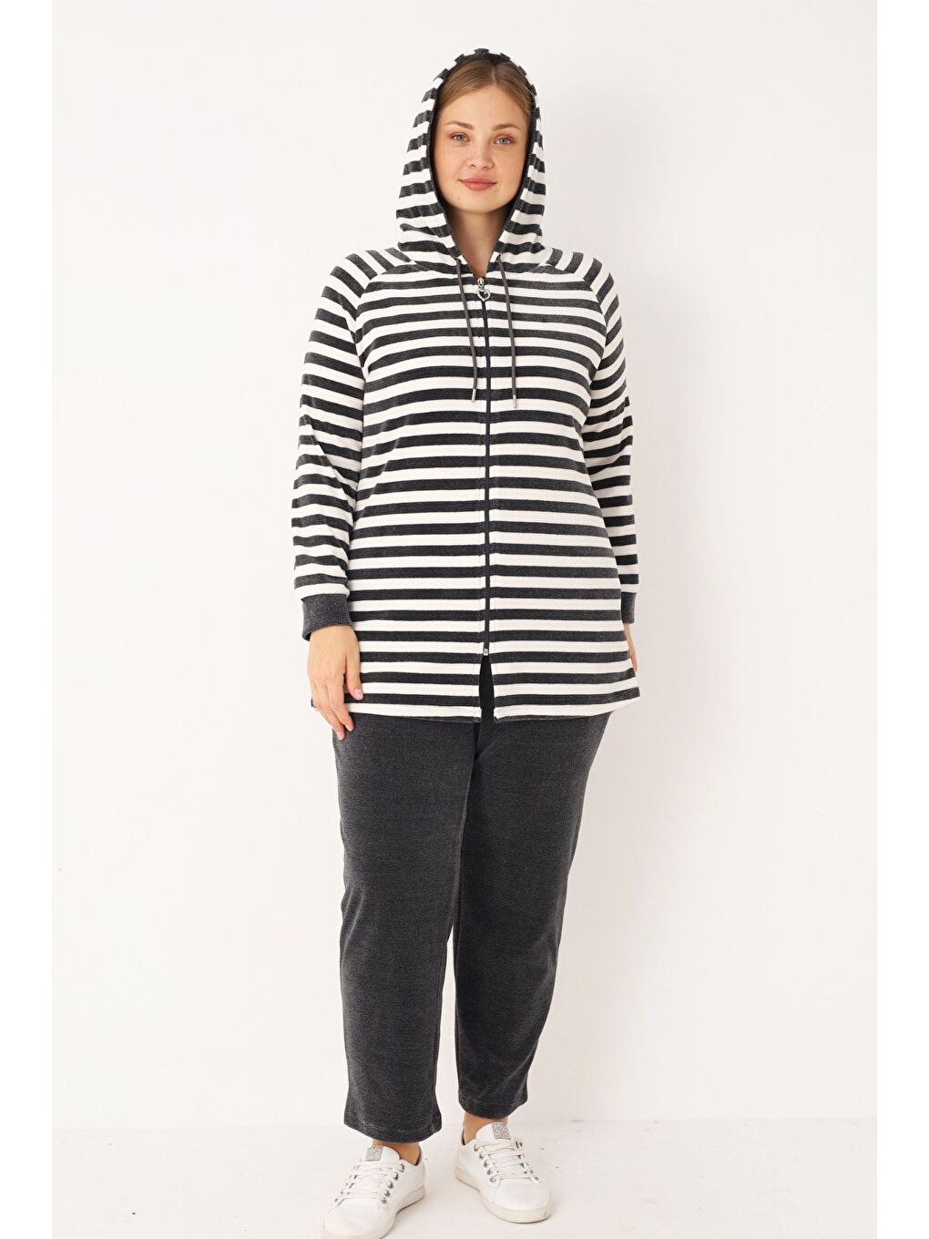 Beyaz Çizgili Kapüşonlu Fermuarlı Cepli Uzun Kollu Alt-Üst Eşofman Takımı-4