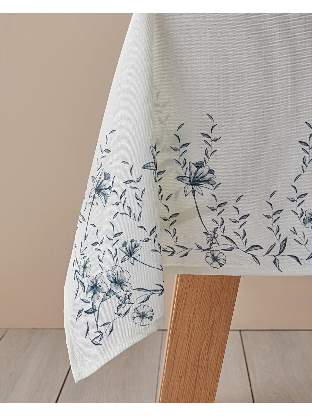 Ekru Vines Polyester Masa Örtüsü Krem-Siyah-1