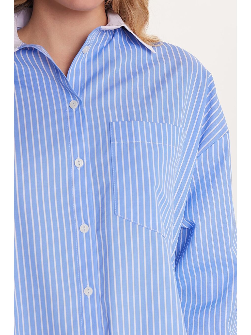 Kadın Relax Fit Rahat Kesim Cepli Çizgili Mavi Gömlek-2