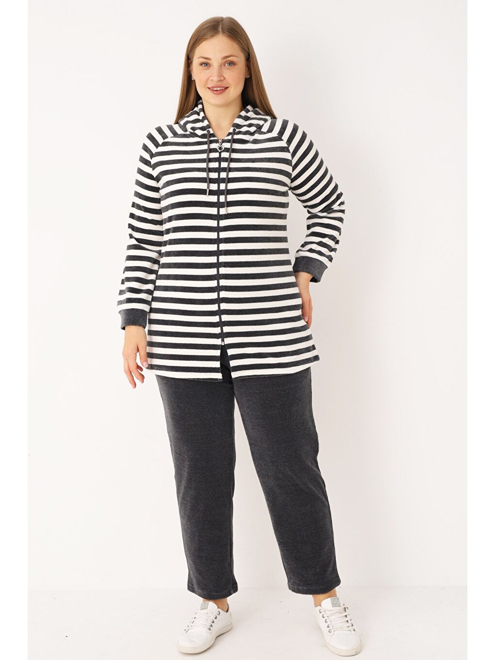 Beyaz Çizgili Kapüşonlu Fermuarlı Cepli Uzun Kollu Alt-Üst Eşofman Takımı-6