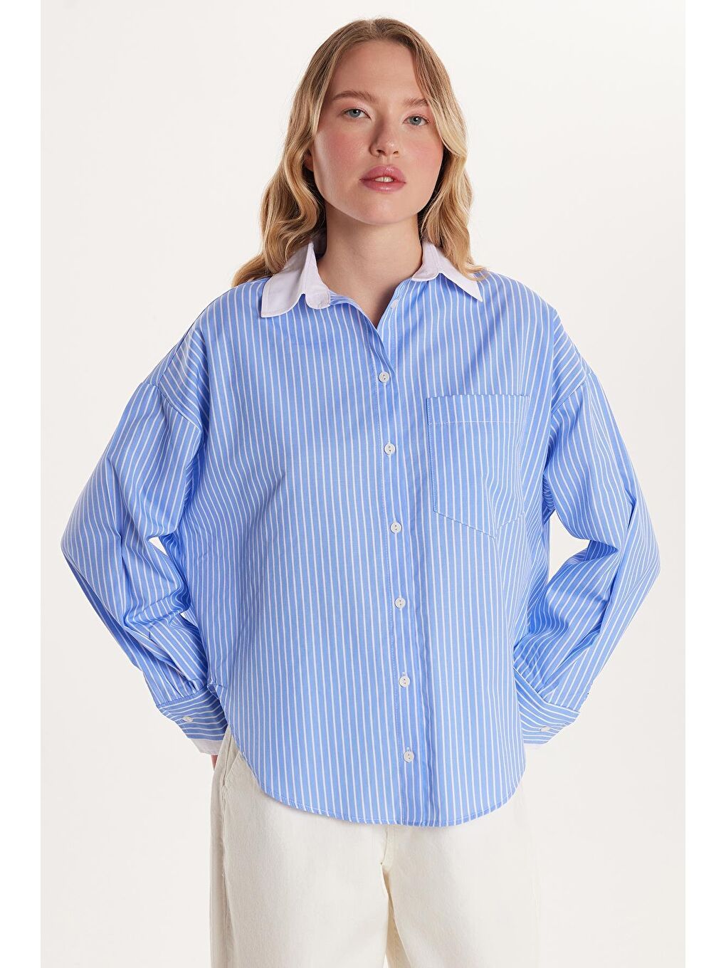 Kadın Relax Fit Rahat Kesim Cepli Çizgili Mavi Gömlek-3
