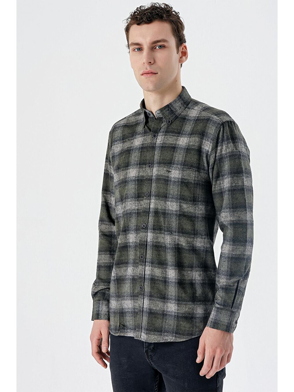 Mavi Uzun Kollu Ekoseli Bez Ayağı Düğmeli Yaka Cepli Pamuklu Comfort Fit Gömlek 1004235173-3