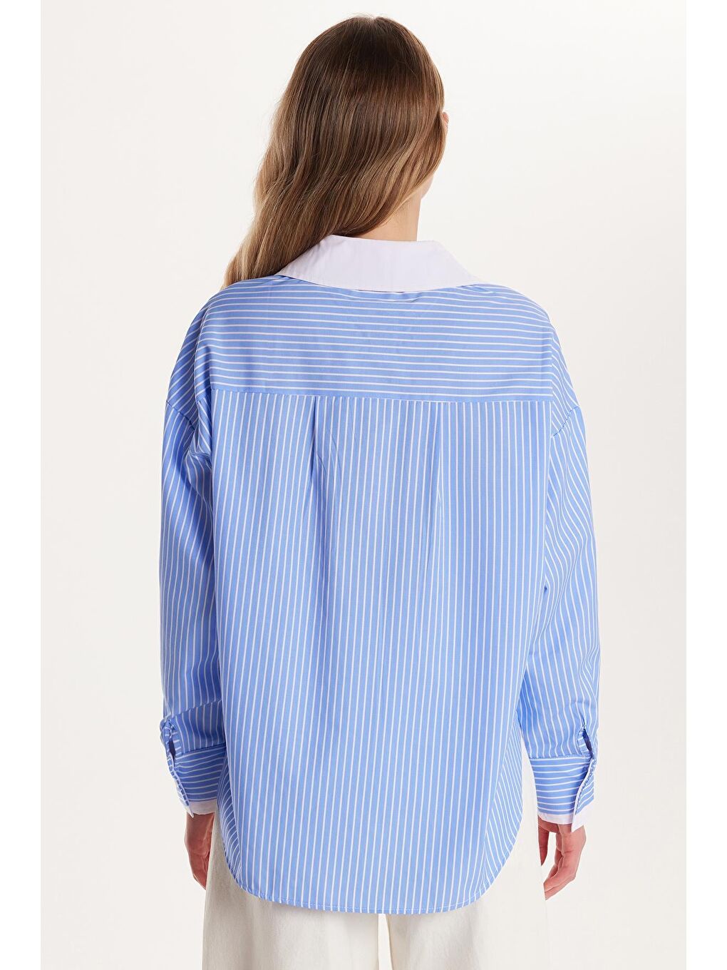 Kadın Relax Fit Rahat Kesim Cepli Çizgili Mavi Gömlek-4