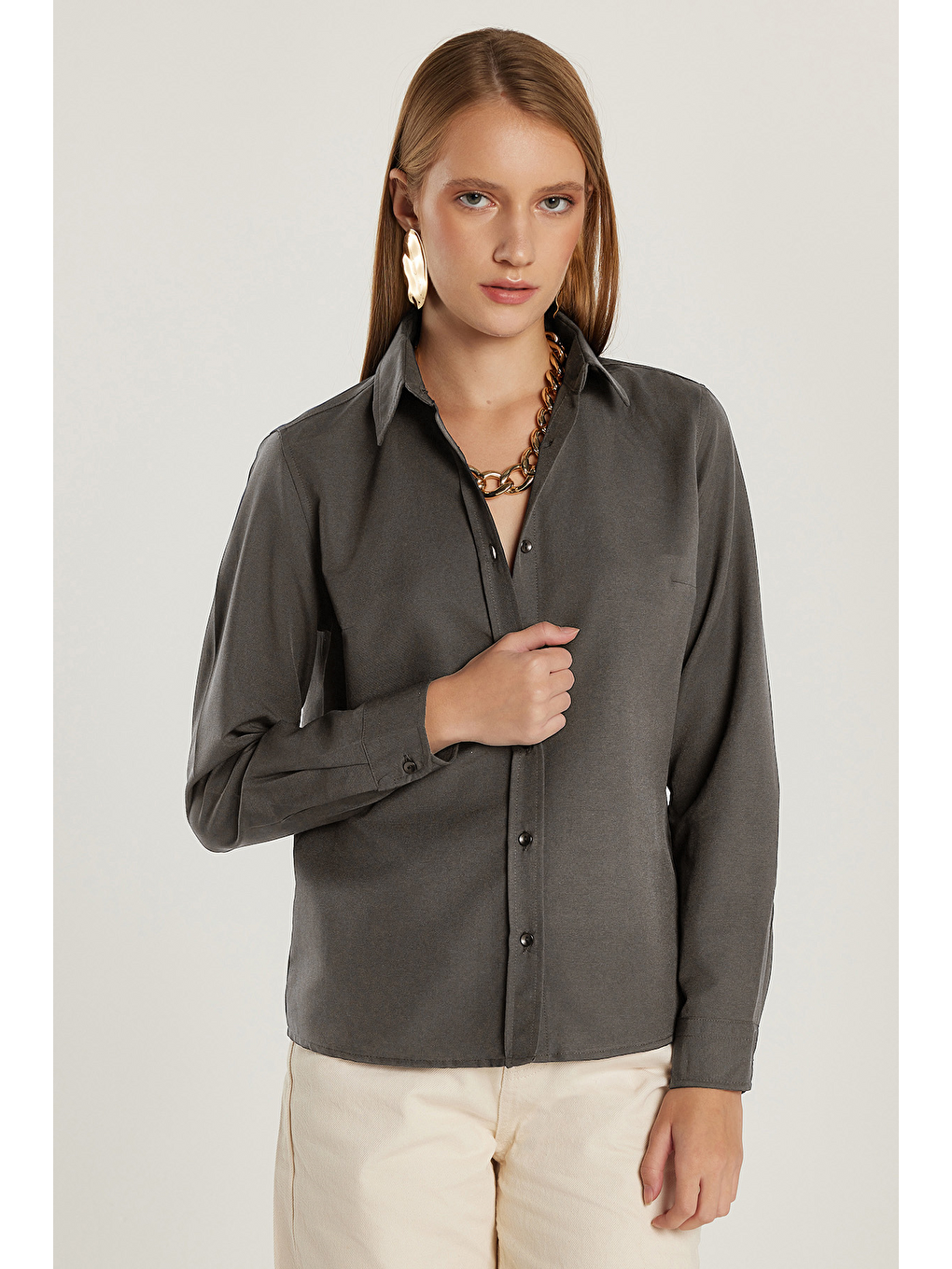 Kadın Slim Fit Dar Kesim Uzun Kollu Pamuklu Vücuda Oturan Dokulu Antrasit Basic Gömlek