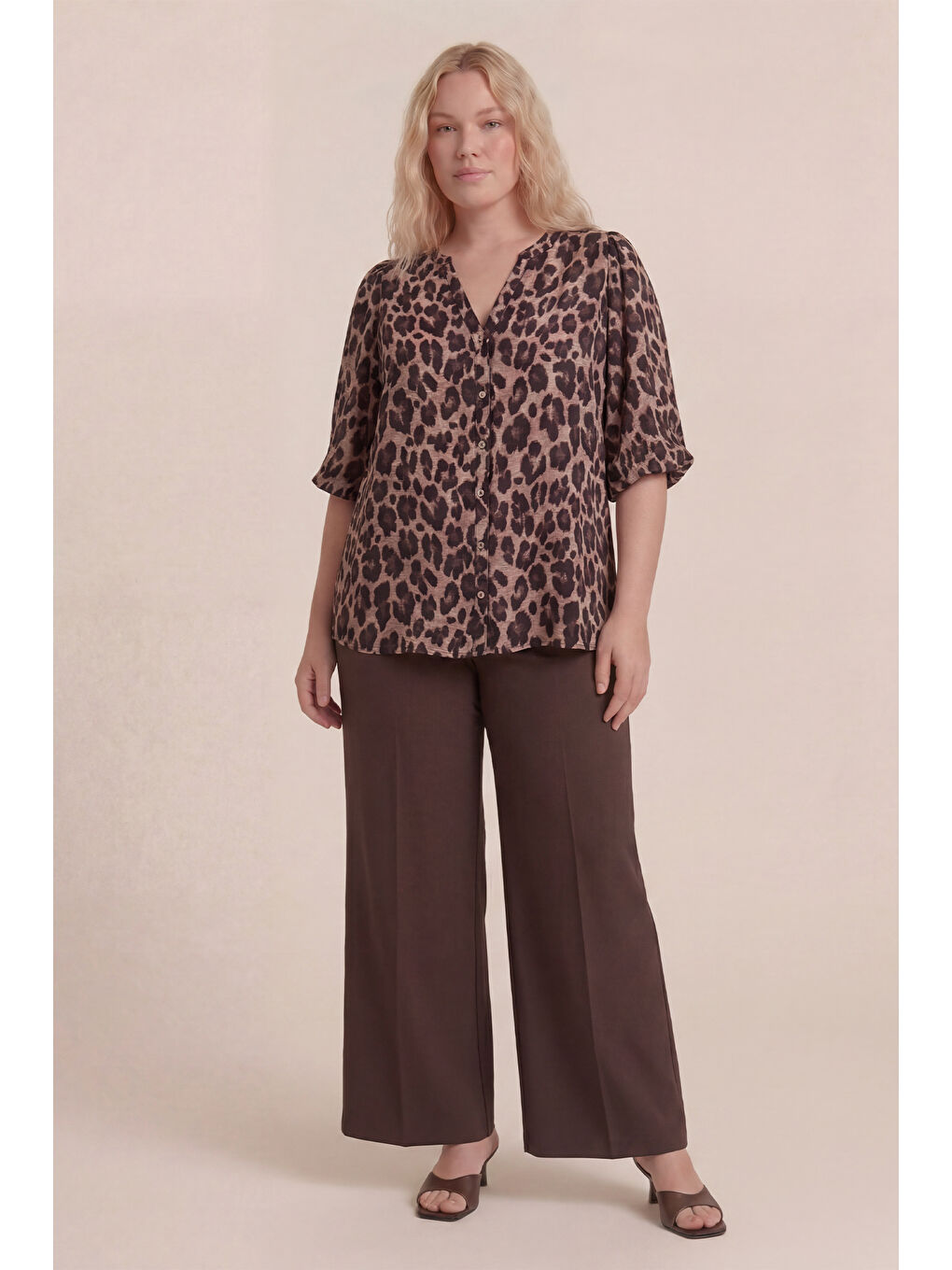 Kahverengi Balon Kol Düğmeli Leopar Desenli Bluz-1