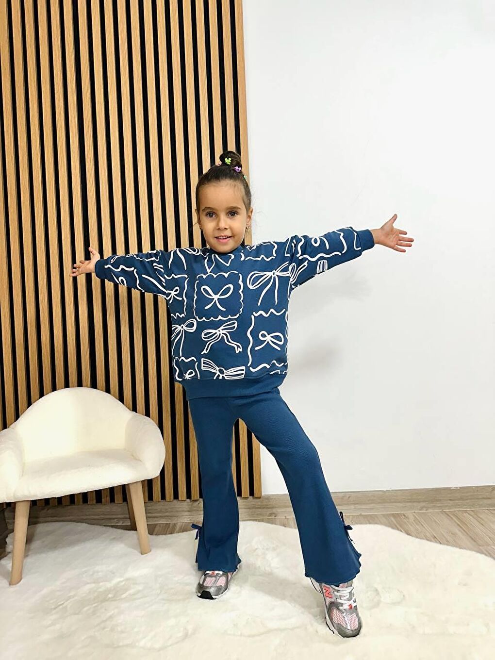 Mavi Kız Çocuk Pamuklu Lacivert Fiyonk Desenli Sweatshirt Ve Volan Paça Eşofman Takımı-1