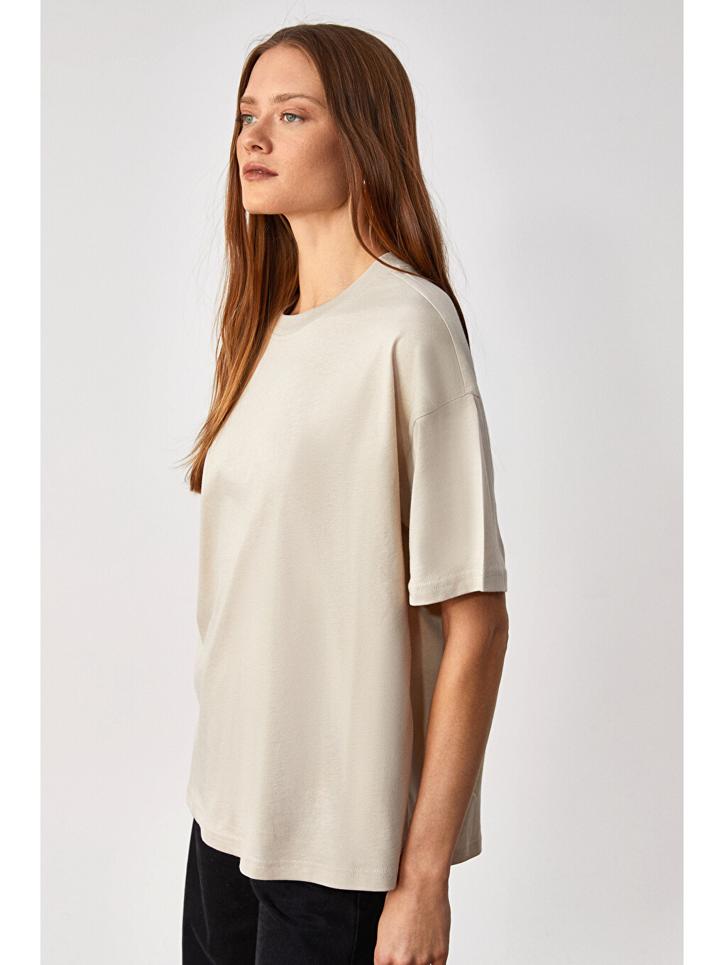 Bej Jemmy Kadın %100 Organik Pamuk Relaxed Fit Yırtmaçlı Yuvarlak Yakalı TAŞ T-Shirt-2