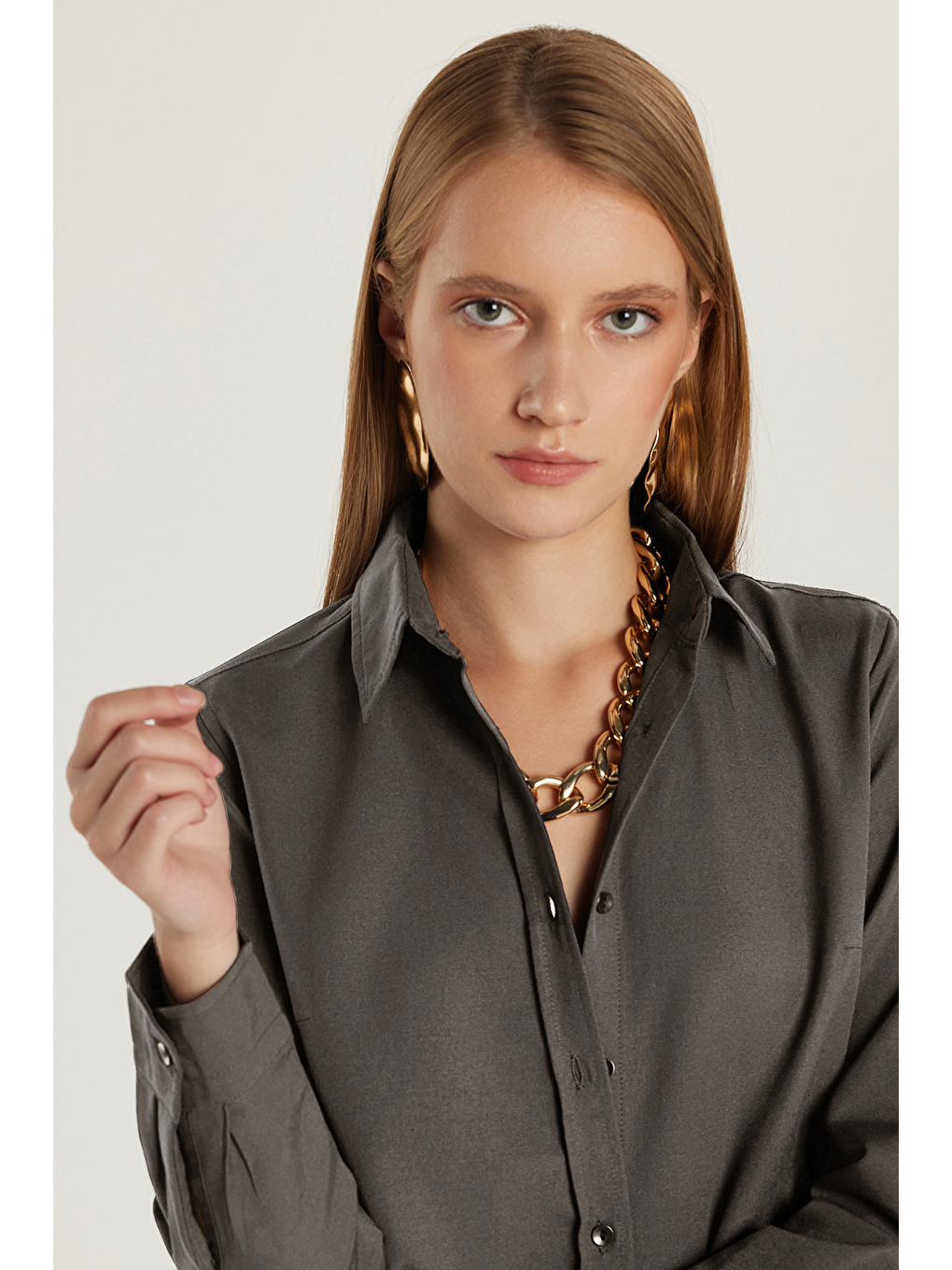 Kadın Slim Fit Dar Kesim Uzun Kollu Pamuklu Vücuda Oturan Dokulu Antrasit Basic Gömlek-2