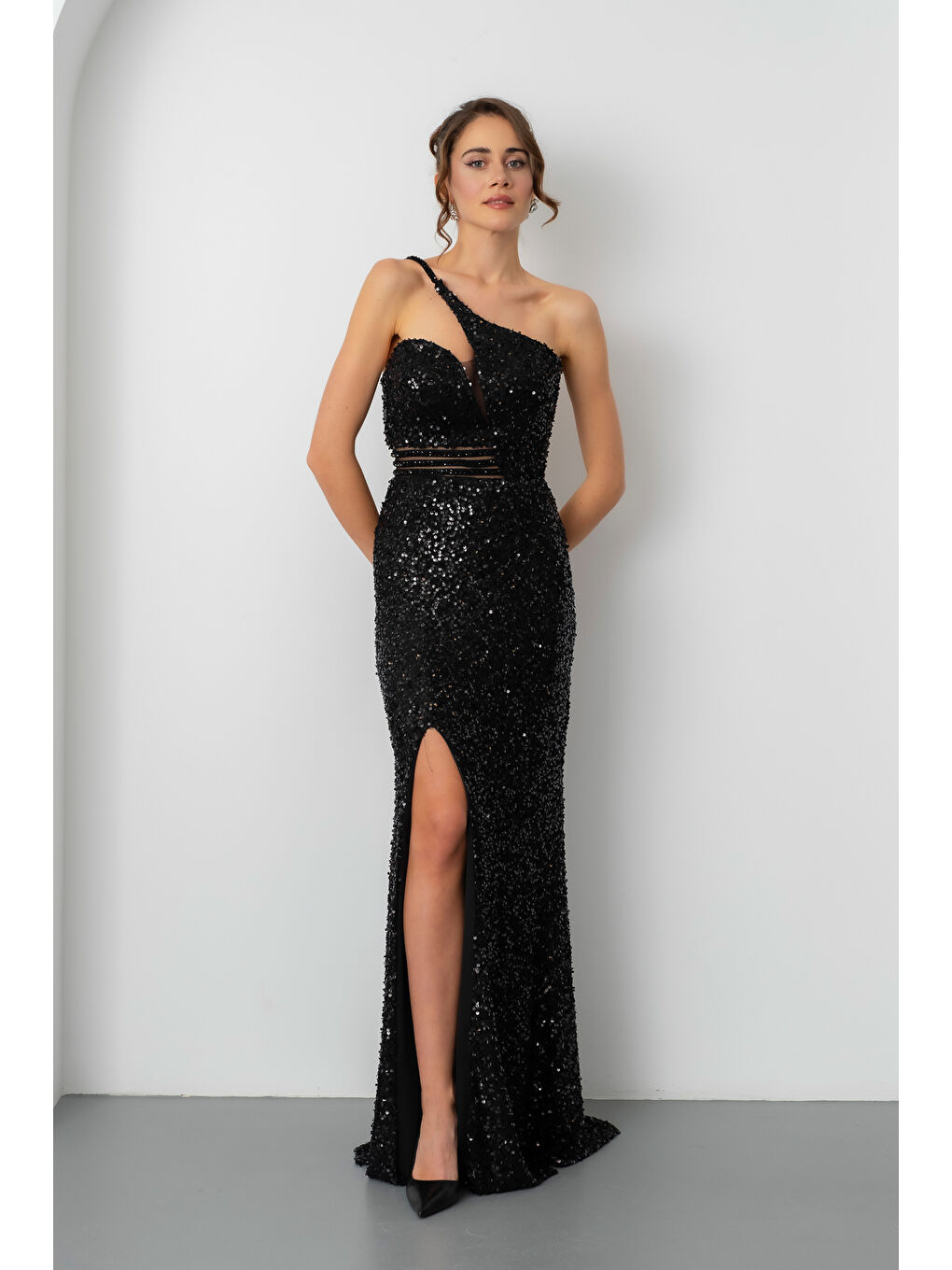 Kadın Siyah Bel Transparan Yırtmaçlı Payetli Uzun Abiye Elbise-1