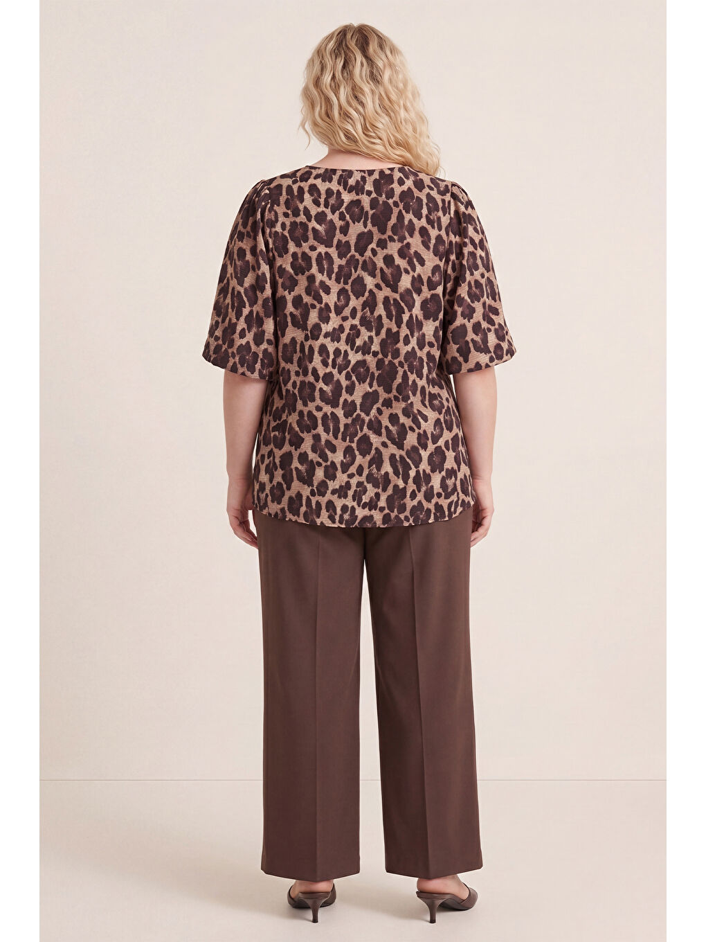 Kahverengi Balon Kol Düğmeli Leopar Desenli Bluz-3