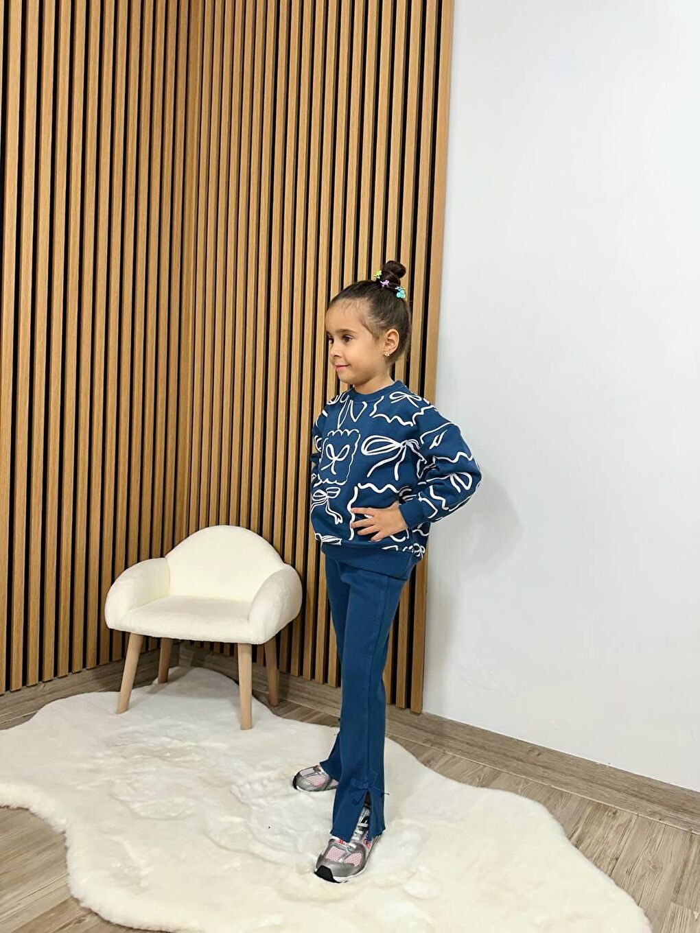 Mavi Kız Çocuk Pamuklu Lacivert Fiyonk Desenli Sweatshirt Ve Volan Paça Eşofman Takımı-4