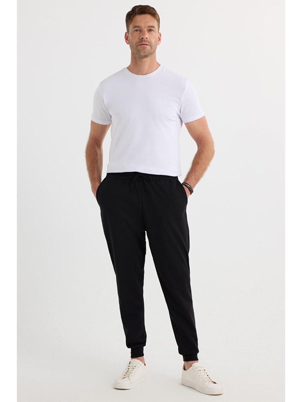 Erkek Regular Fit Klasik Kesim Beli Bağcıklı Jogger Cepli Lastikli Paça Siyah Eşofman Altı-4