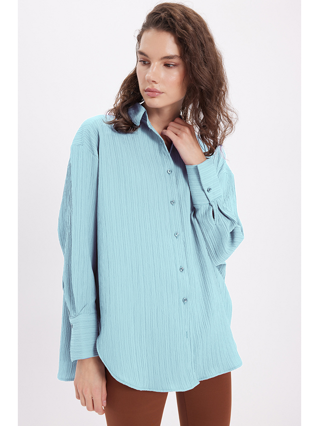 Kadın Oversize Geniş Kesim Bürümcük Pens Detaylı Uzun Kollu Dokulu Turkuaz Gömlek