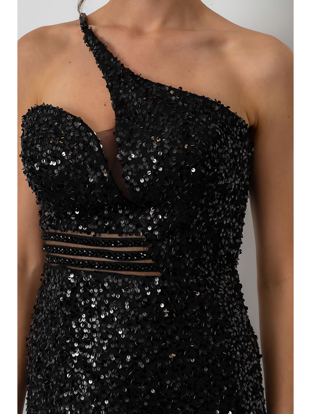 Kadın Siyah Bel Transparan Yırtmaçlı Payetli Uzun Abiye Elbise-3