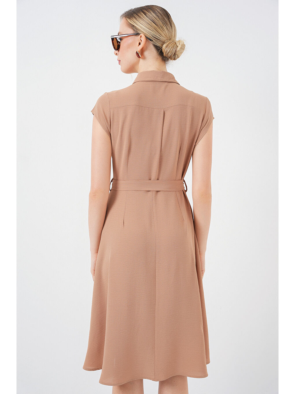 Bej 1677 Boydan Düğmeli Kuşaklı Elbise - Bisküvi-5