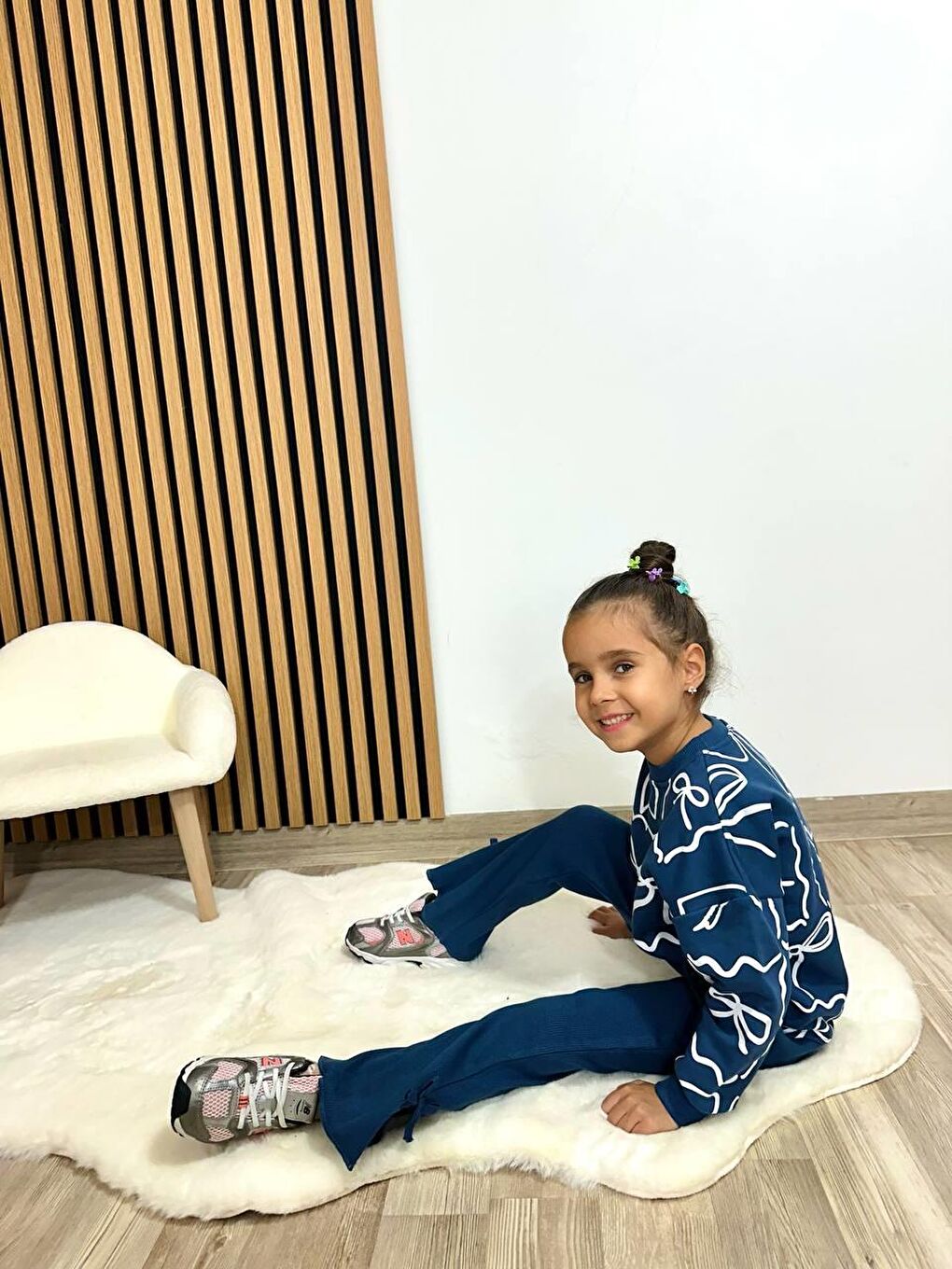 Mavi Kız Çocuk Pamuklu Lacivert Fiyonk Desenli Sweatshirt Ve Volan Paça Eşofman Takımı-7