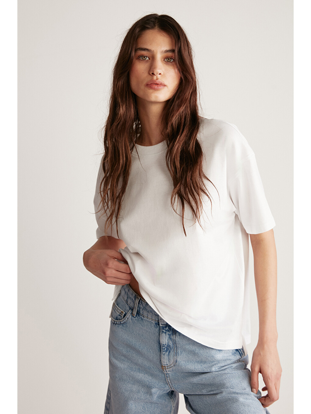 Beyaz Jemmy Kadın %100 Organik Pamuk Relaxed Fit Yırtmaçlı Yuvarlak Yakalı BEYAZ T-Shirt-1