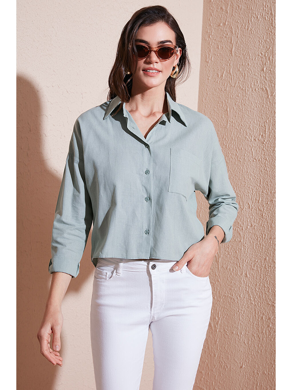 Yeşil Pamuk Ve Keten Karışımlı Regular Fit Önü Kısa Arkası Uzun Kadın Gömlek 6772867-2