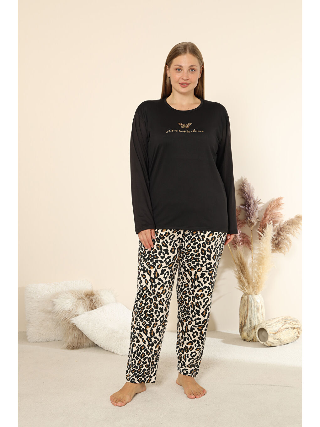 Siyah Sandy Soft Termal Kumaş Büyük Beden Kışlık Kadın Pijama Takımı 8050-1