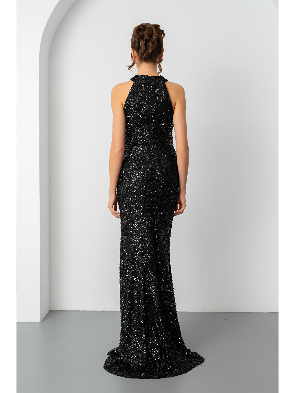 Kadın Siyah Dar Kalıp Pul İşlemeli Balık Abiye Elbise-5