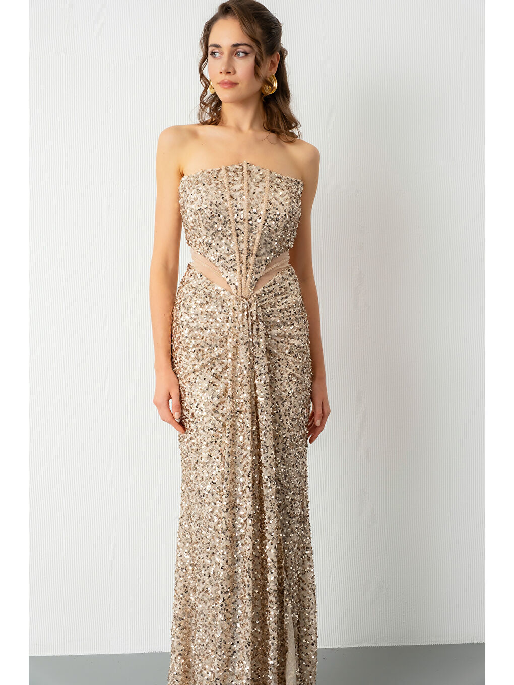 Kadın Bej Straplez Yırtmaçlı Uzun Abiye Elbise-2