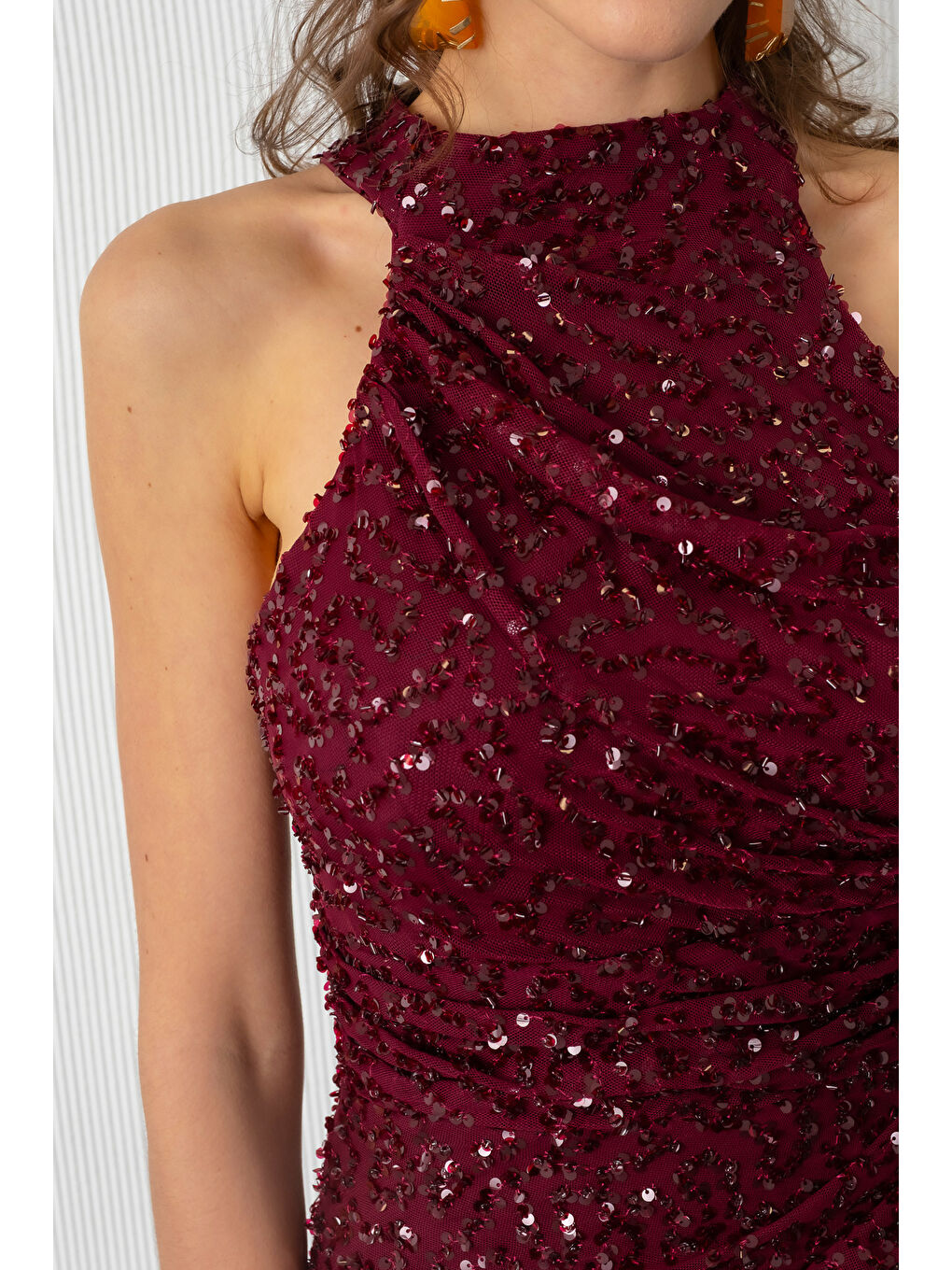 Kadın Mürdüm Dar Kalıp Pul İşlemeli Balık Abiye Elbise-3