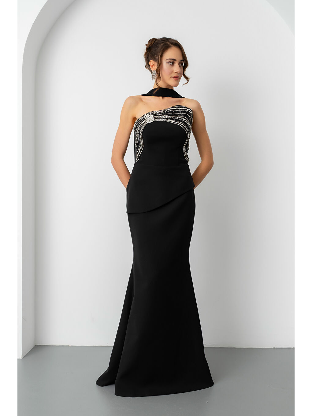 Kadın Siyah Straplez Taşlı Uzun Balık Abiye Elbise-2